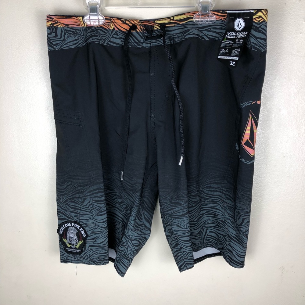 Volcom shorts